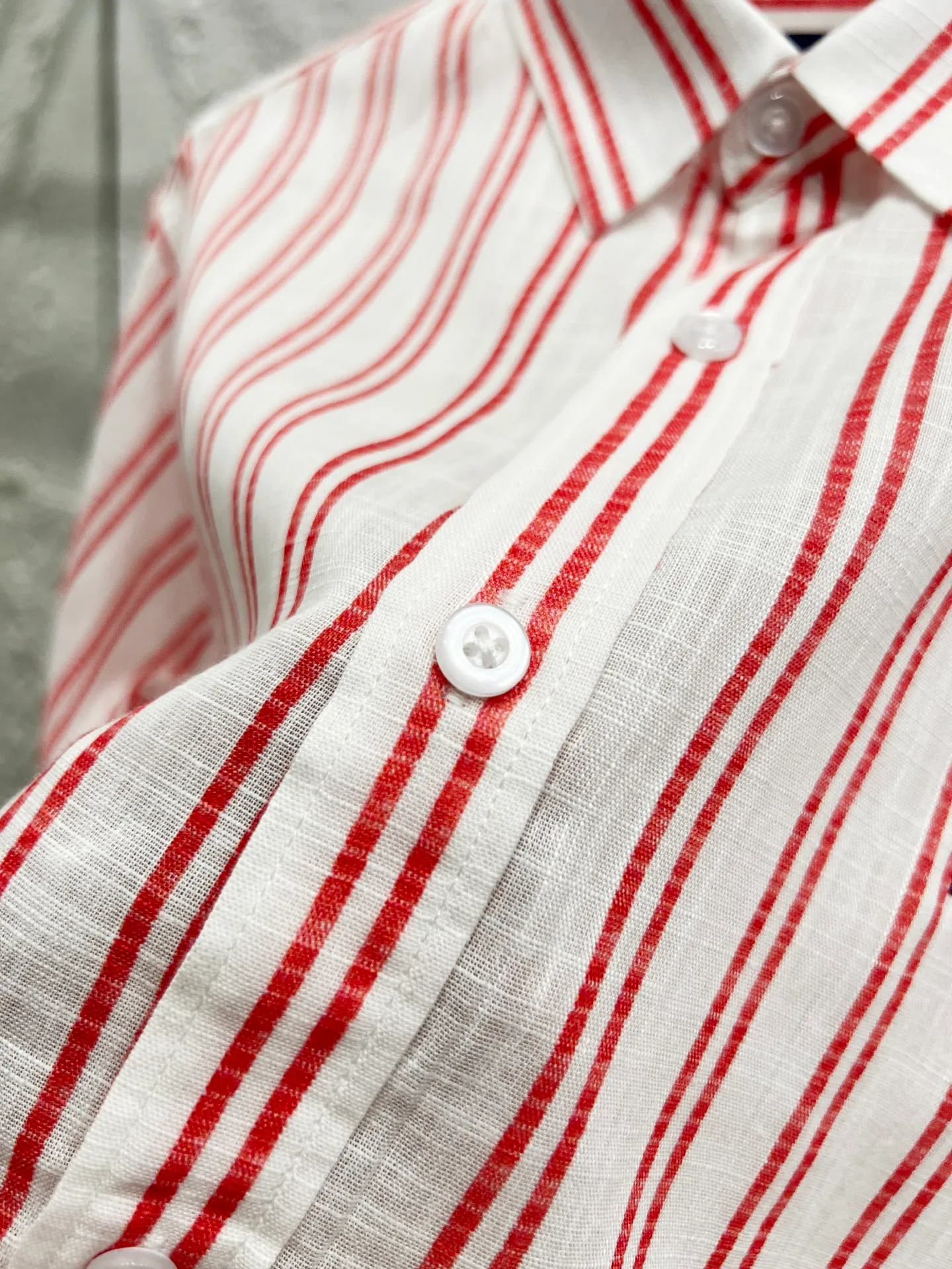P192 Style number: T57 Ralph Lauren & Ralph Lauren small striped shirt made of slub cotton, can be used as a sun protection shirt Color: pink Size: M (110-125 pounds) L (125-140 pounds) XL (140-155 pounds) 2XL (155-170 pounds)